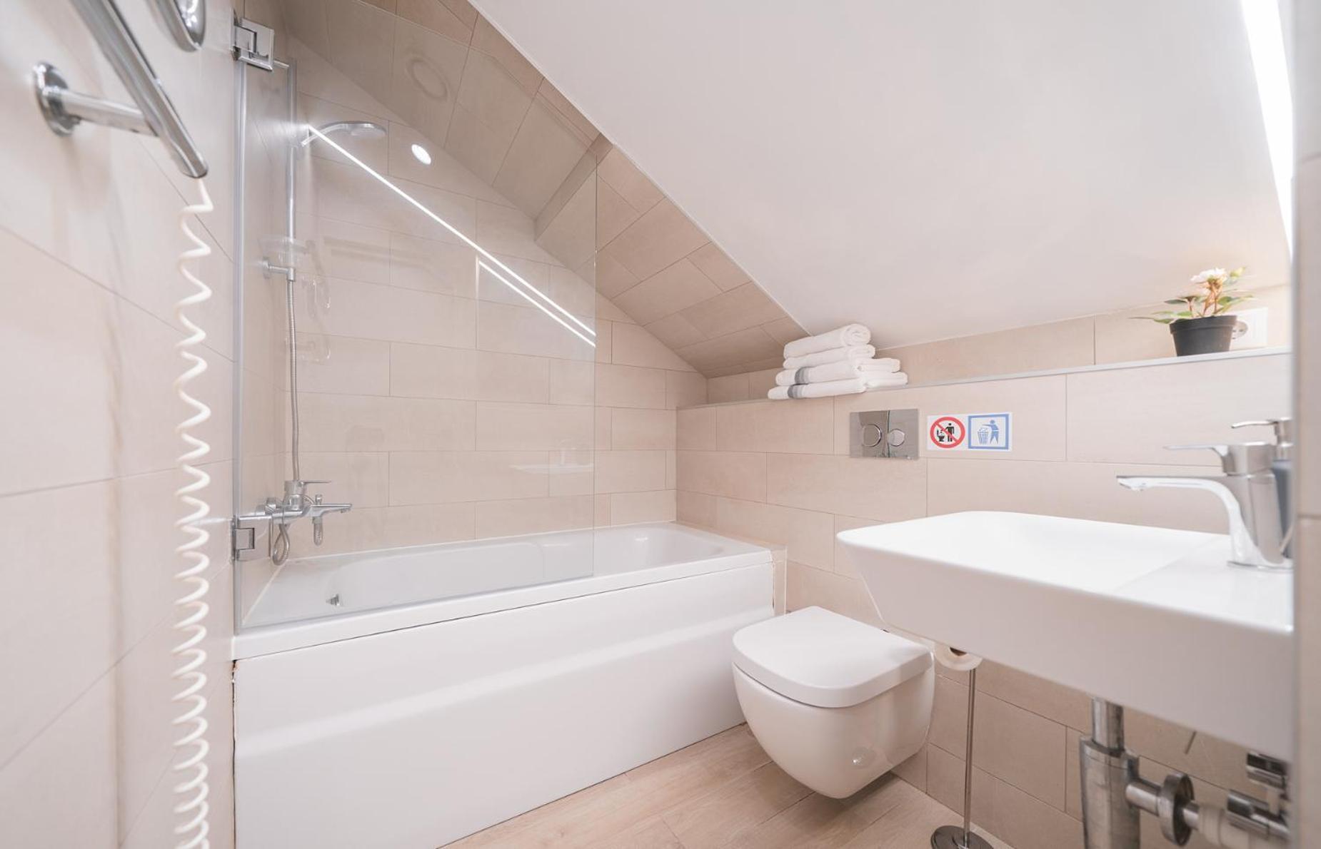 Lollo - Lollo Luxury Gasthuis VNO